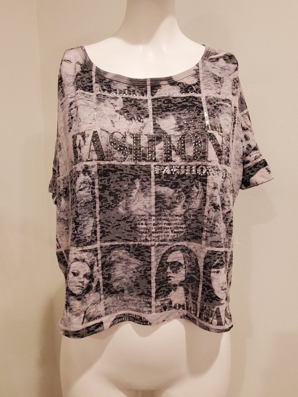 American Rag Womens Newspaper Graphic Rhinestone Cropped T Shirt Top Black Gray
